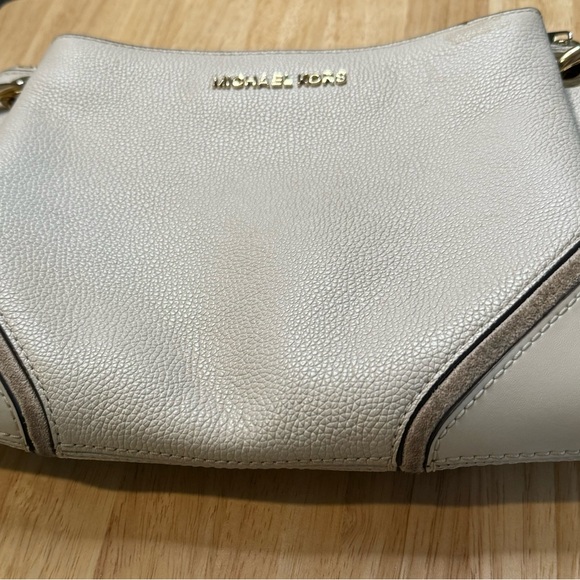 Michael Kors Ivory Pebbled Leather Crossbody Bag Purse - Picture 5 of 11